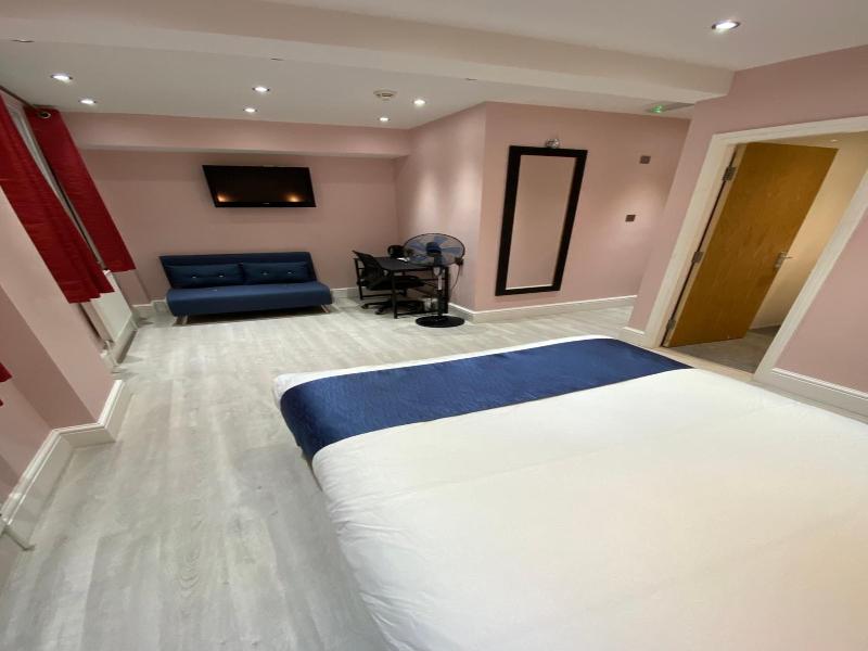 Le Ville Hotel image