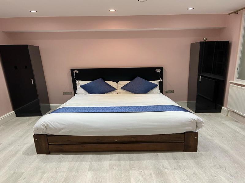 Le Ville Hotel image