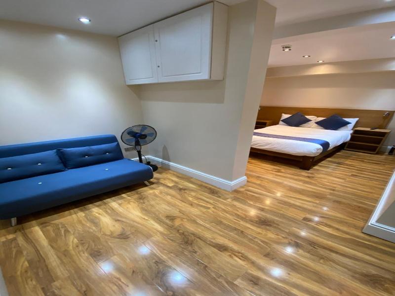 Le Ville Hotel image