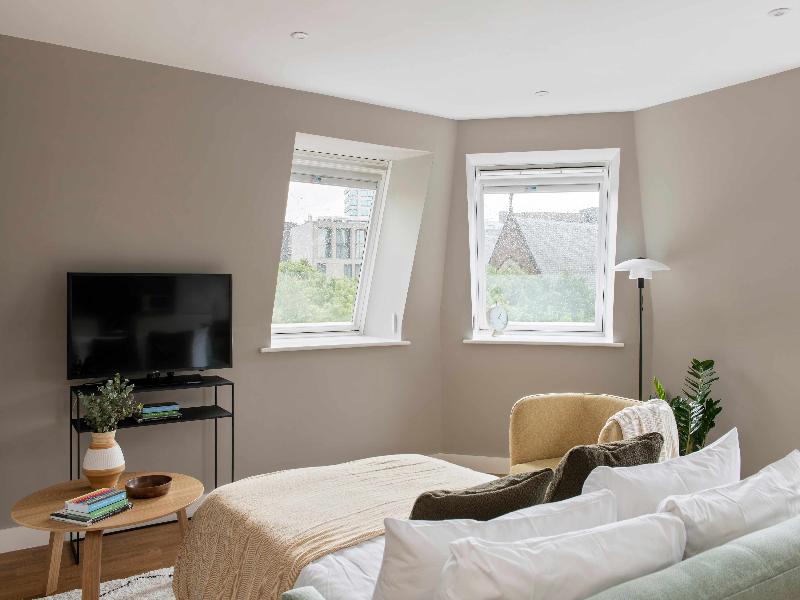 Cove - Minshull Street, Piccadilly image