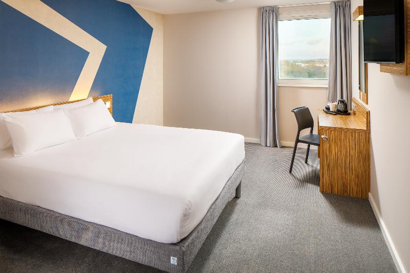 ibis budget London Heathrow Central image