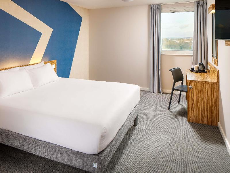 ibis budget London Heathrow Central image