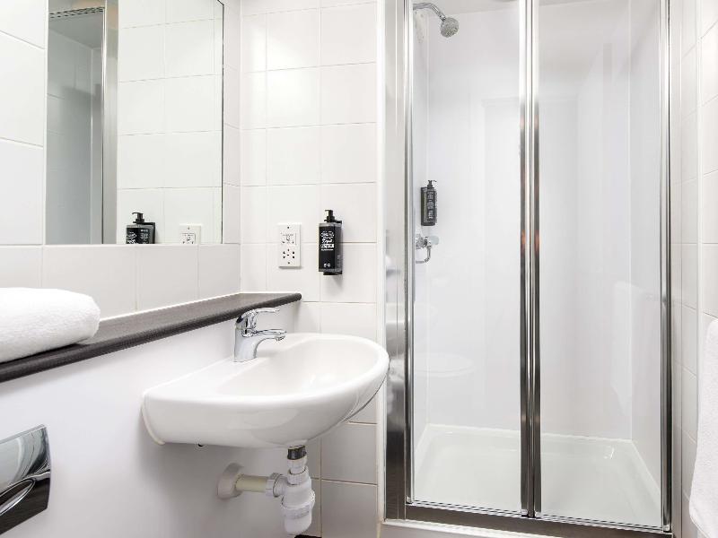 ibis budget London Heathrow Central image
