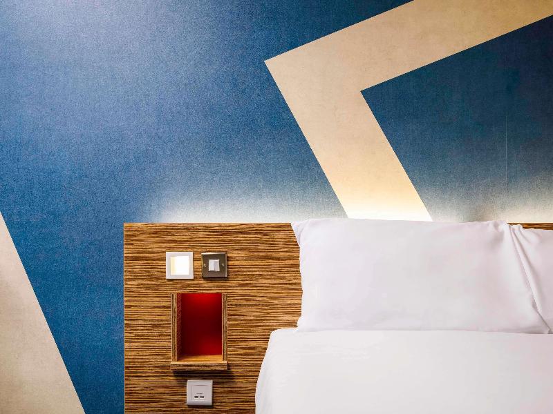 ibis budget London Heathrow Central image