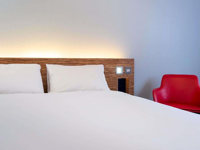 ibis budget London Heathrow Central image