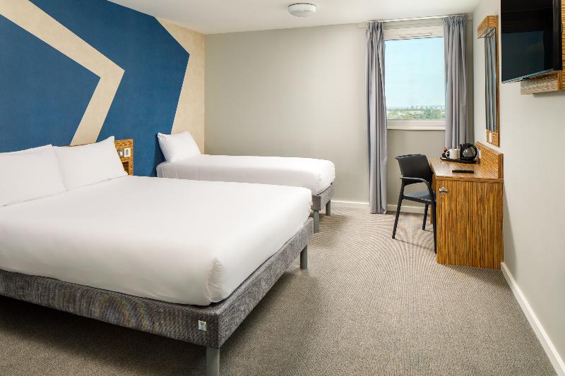 ibis budget London Heathrow Central image