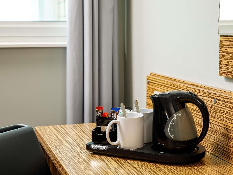 ibis budget London Heathrow Central image