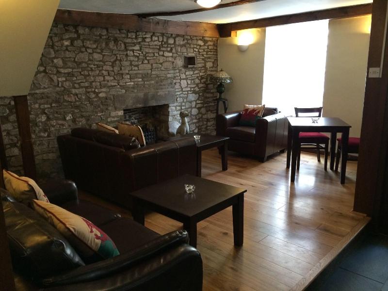 Dragon Inn image