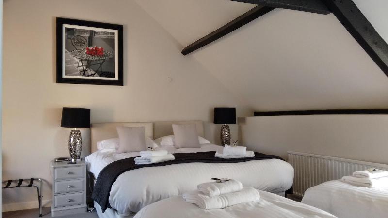 Dragon Inn image