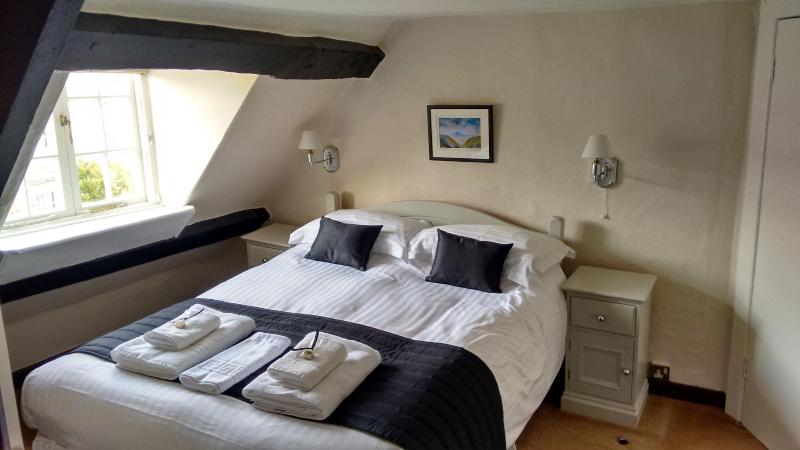 Dragon Inn image