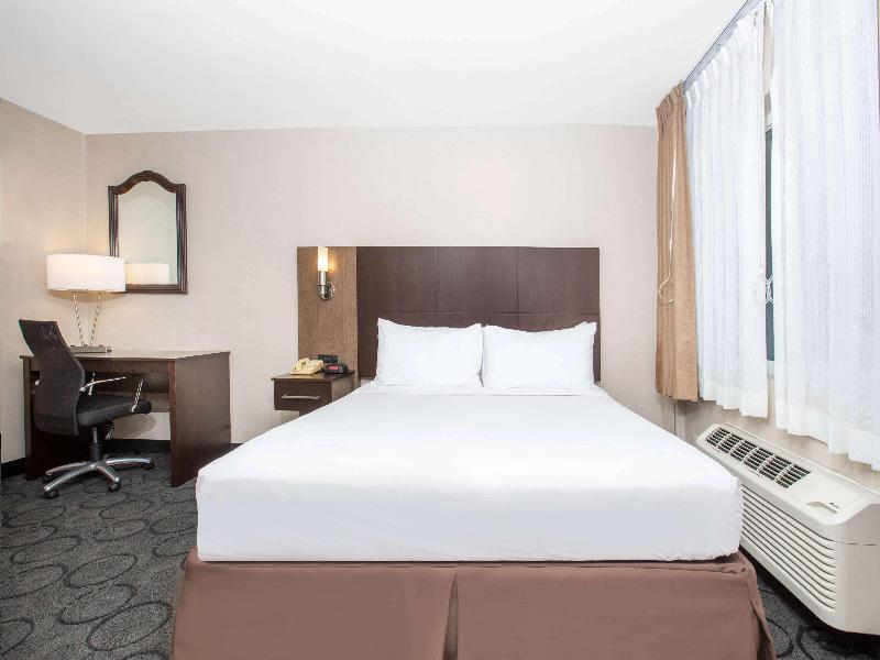 Baymont by Wyndham San Diego Downtown image
