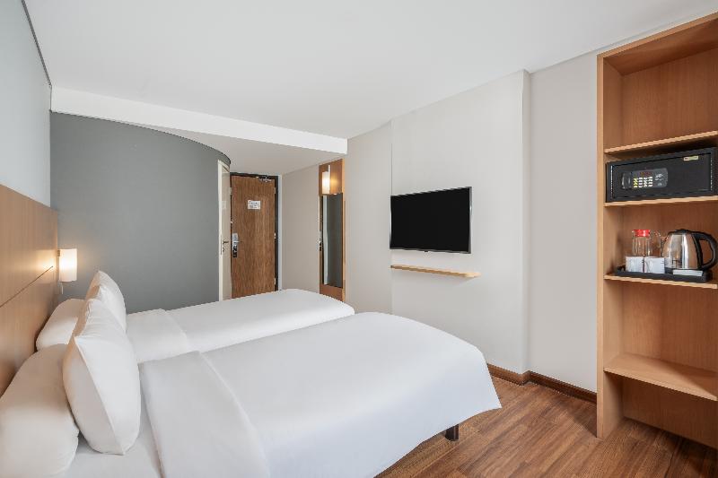 Ibis Gading Serpong image 2