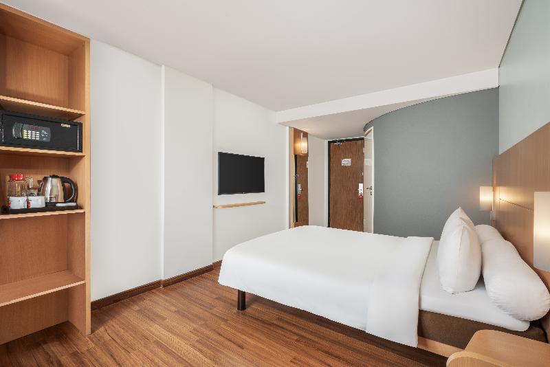 Ibis Gading Serpong image