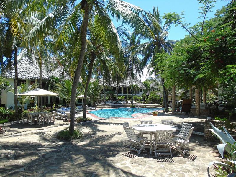 Aquarius Beach Resort image
