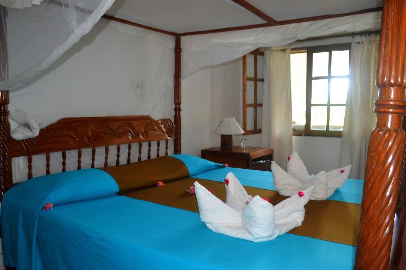 Aquarius Beach Resort image