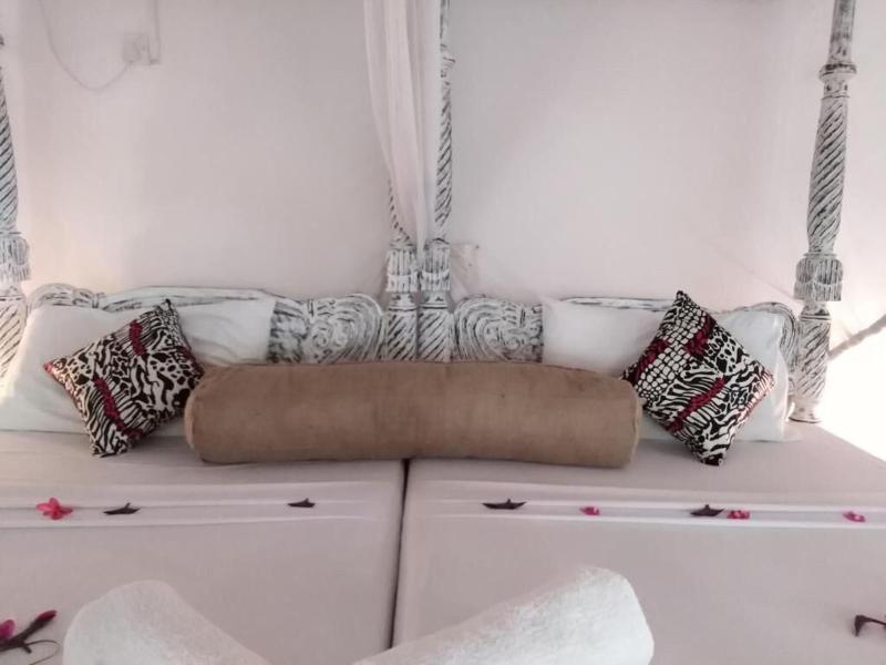 Aquarius Beach Resort image