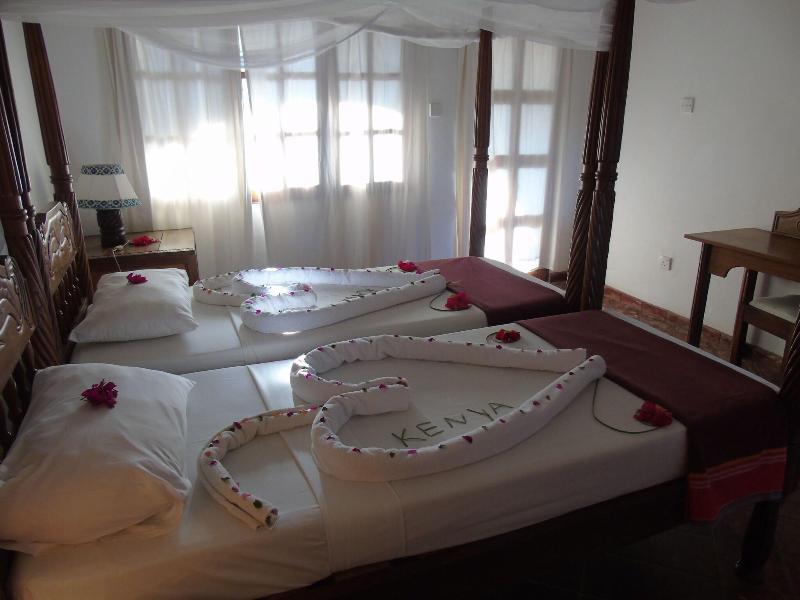 Aquarius Beach Resort image