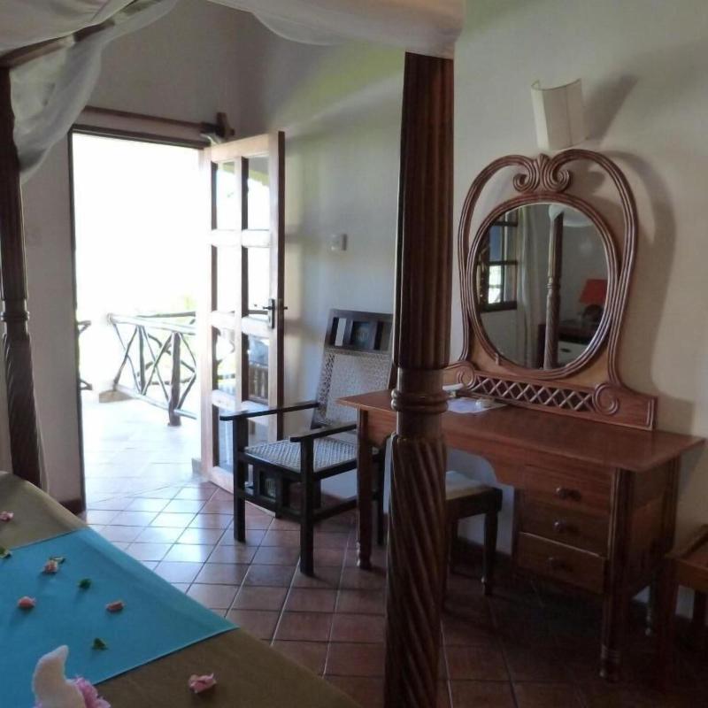 Aquarius Beach Resort image