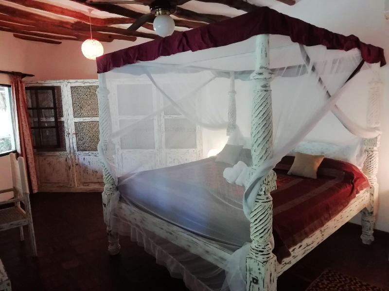 Aquarius Beach Resort image
