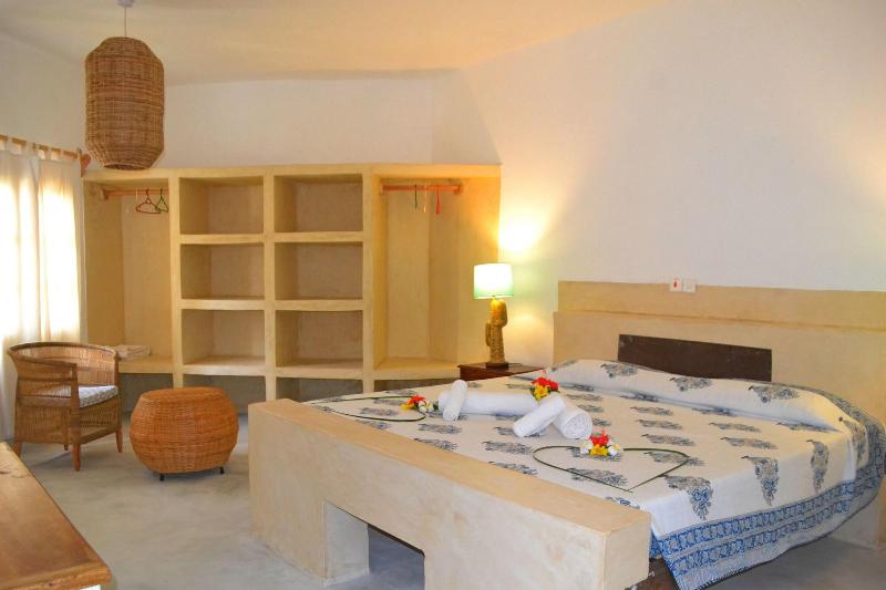 Aquarius Beach Resort image