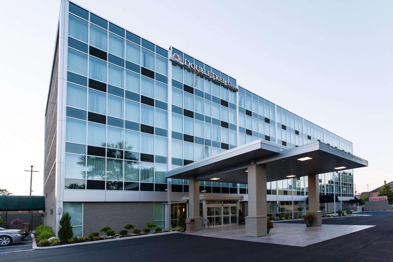 Doubletree By Hilton Newark image