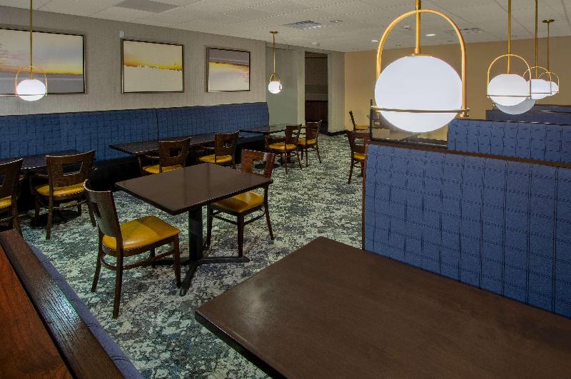 Doubletree By Hilton Newark image
