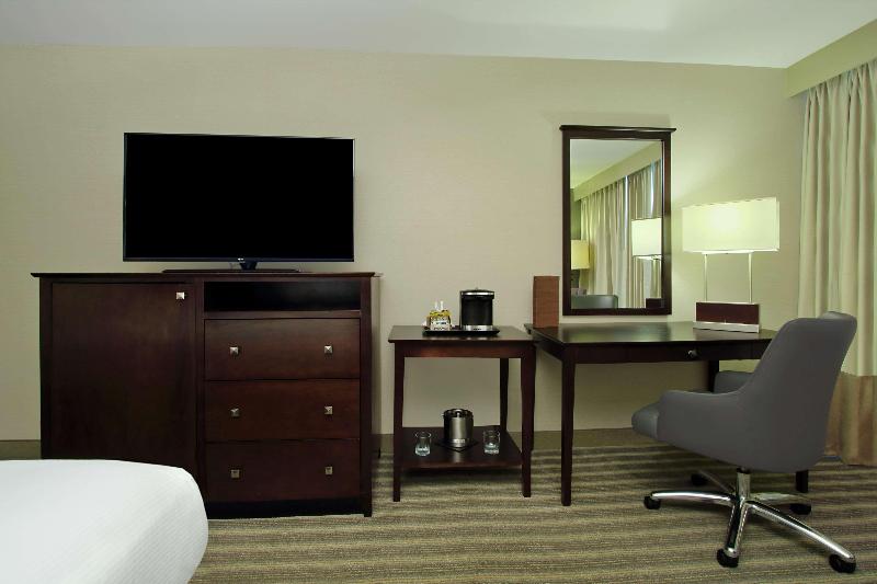 Doubletree By Hilton Newark image