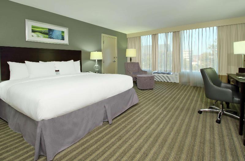 Doubletree By Hilton Newark image