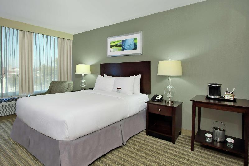 Doubletree By Hilton Newark image