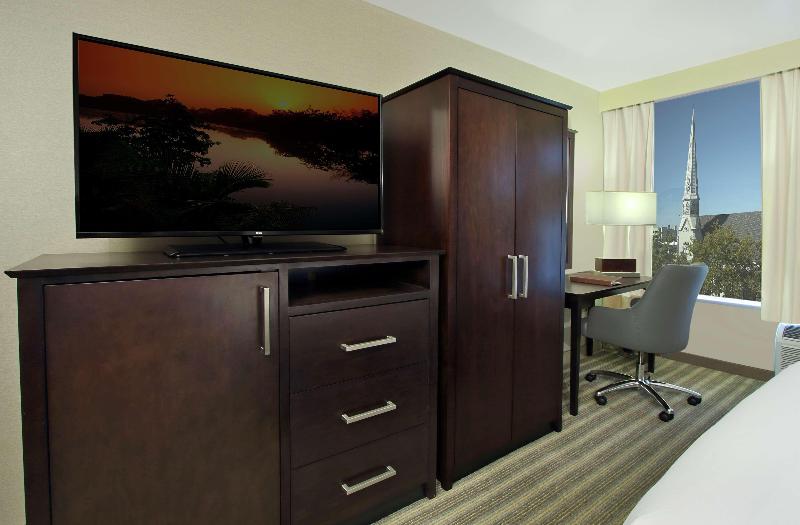 Doubletree By Hilton Newark image