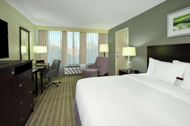 Doubletree By Hilton Newark image