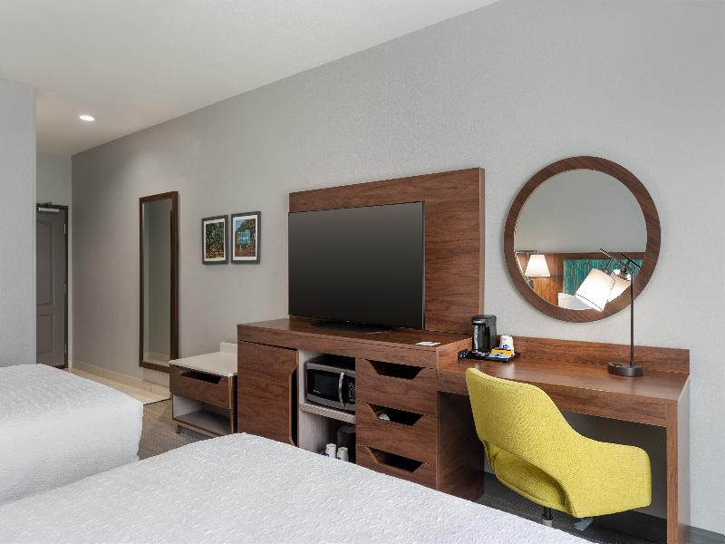 Hampton Inn Lake Charles image