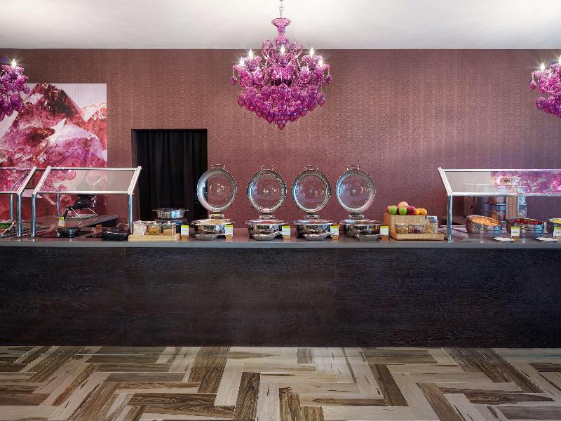 Doubletree by Hilton Orlando East - UCF Area image