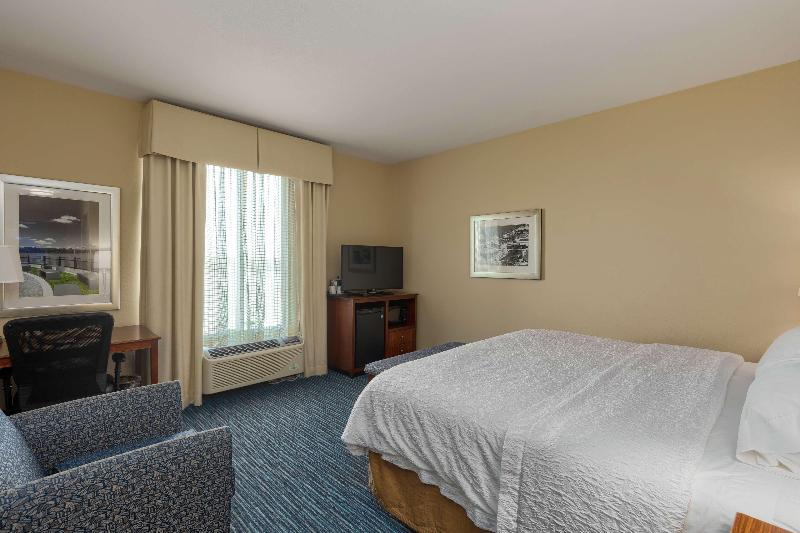 Hampton Inn & Suites Downtown Owensboro/Waterfront image