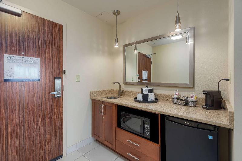 Hampton Inn & Suites Downtown Owensboro/Waterfront image