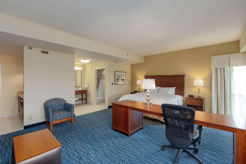 Hampton Inn & Suites Downtown Owensboro/Waterfront image