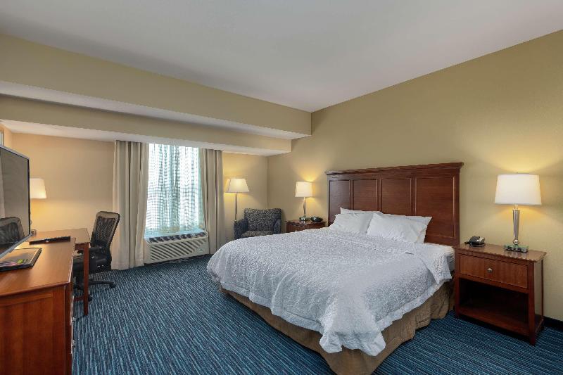 Hampton Inn & Suites Downtown Owensboro/Waterfront image