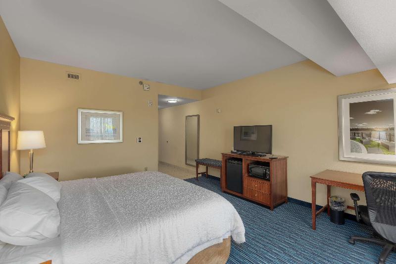 Hampton Inn & Suites Downtown Owensboro/Waterfront image
