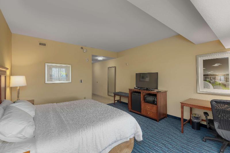 Hampton Inn & Suites Downtown Owensboro/Waterfront image