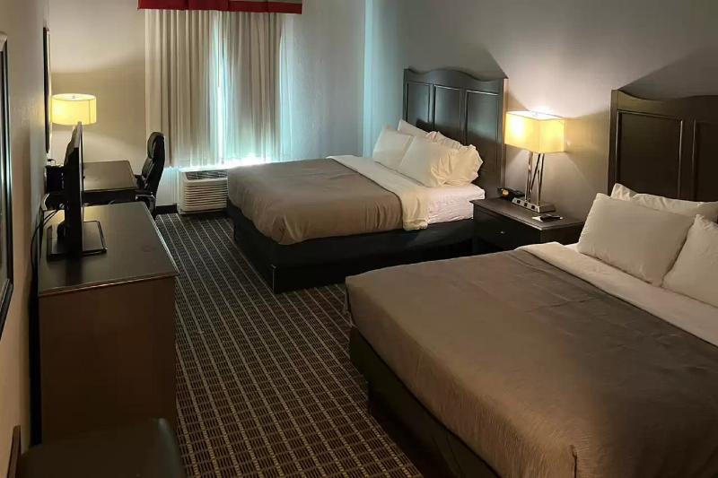 Quality Inn & Suites Pearsall image