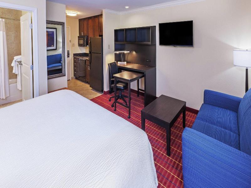 STUDIO KING SIZE BED