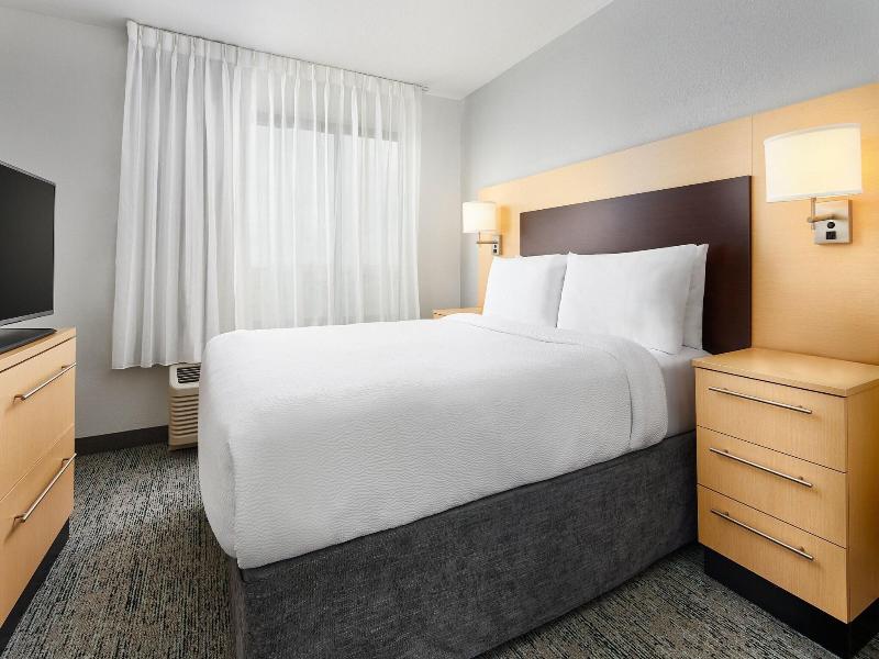 TownePlace Suites Garden City image