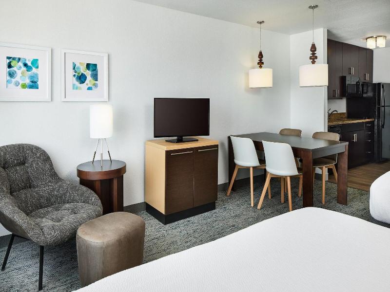 TownePlace Suites Garden City image