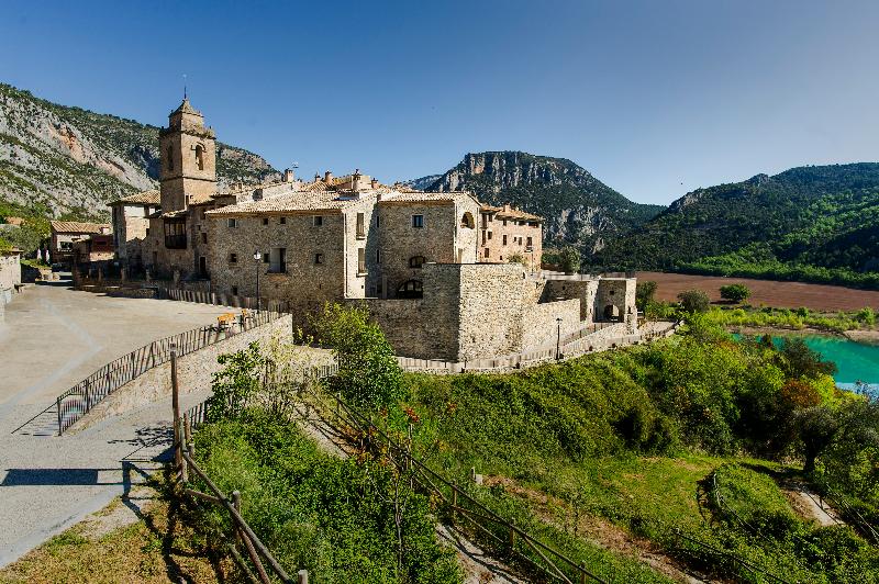 Ligueerre Resort image