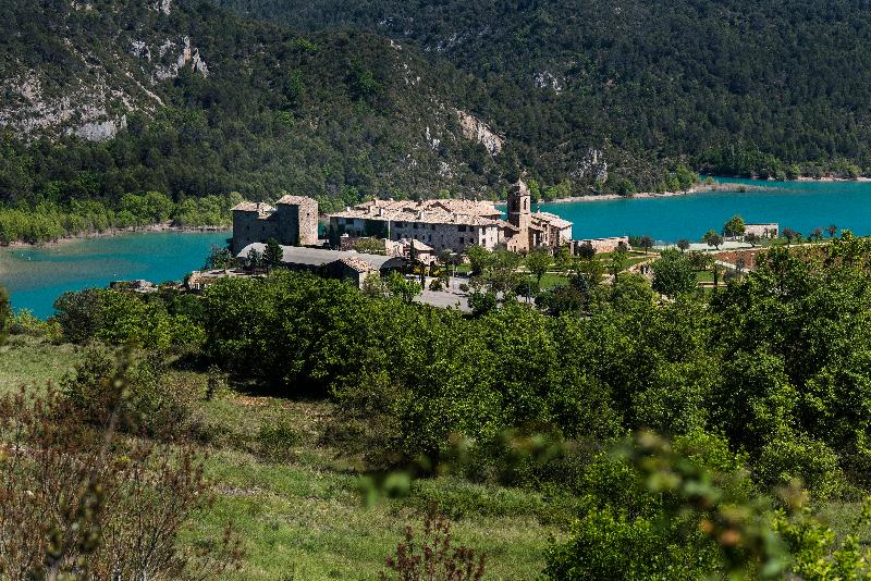 Ligueerre Resort image