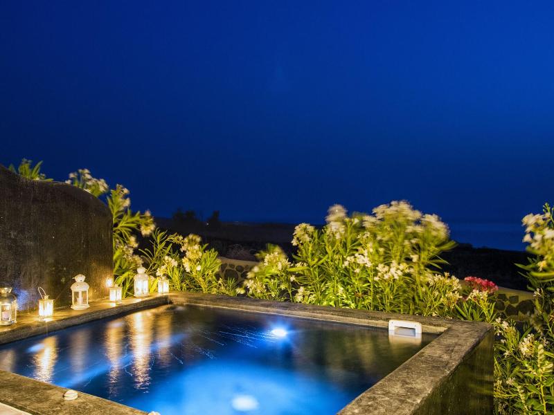 Oia Sunset Villas - Villa Swinging Sunset — photo 14