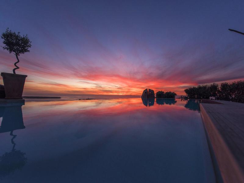 Oia Sunset Villas - Villa Swinging Sunset — photo 99