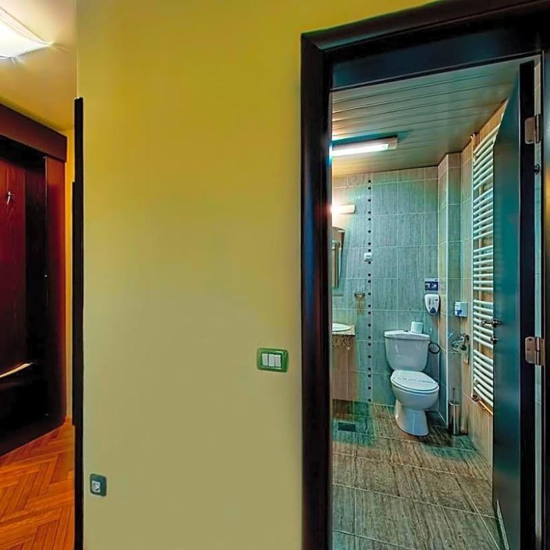 Hotel President garni image