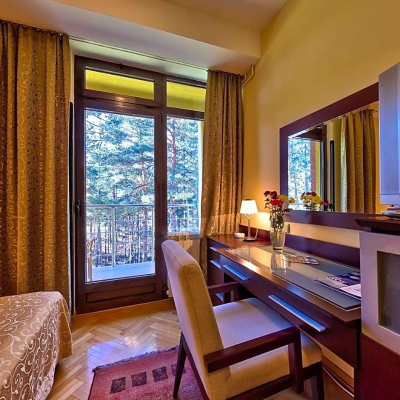 Hotel President garni image