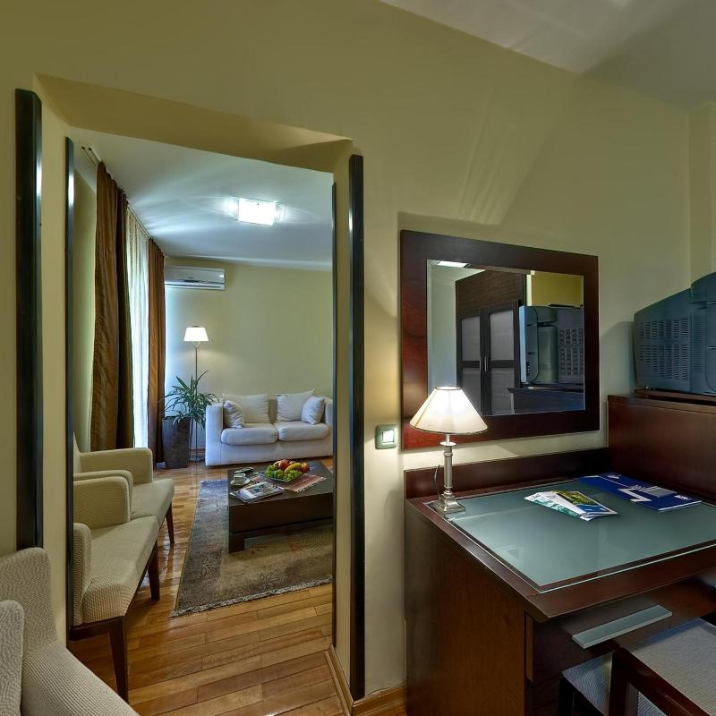 Hotel President garni image